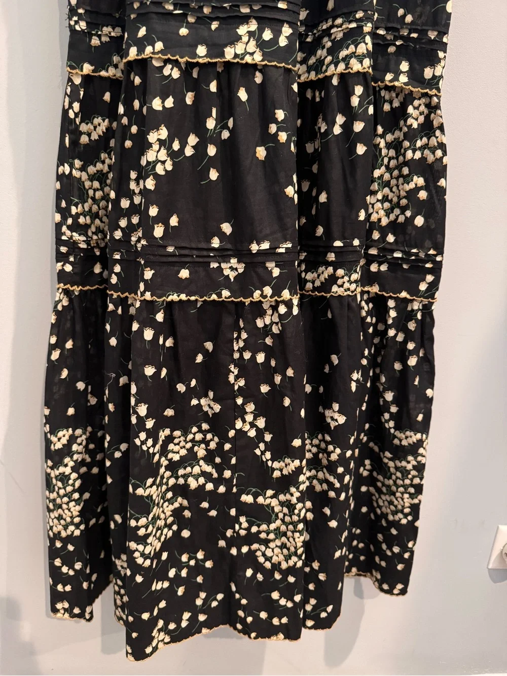 NEW Tuckernuck Mimi Tossed Floral Midi Dress in Black, Size L